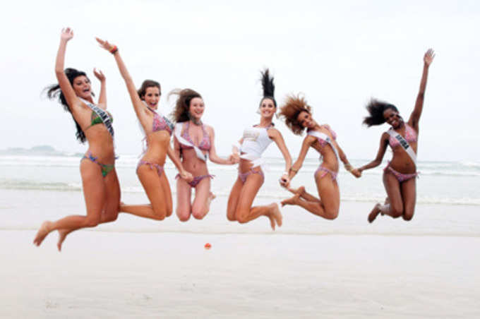 Miss Universe contestants at Guaruja