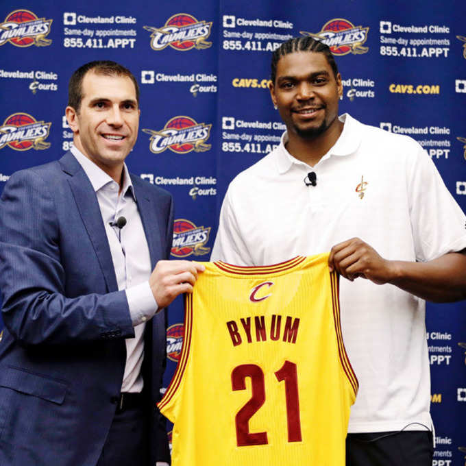 Cleveland Cavaliers sign Bynum on two-year deal