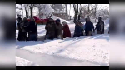 कश्मीर: बर्फ में फंसी गर्भवती महिला के लिए देवदूत बने 100 जवान, पीएम मोदी का सलाम
