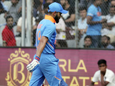 भारत और कप्तान दोनों पर भारी पड़ा विराट कोहली का नंबर-4 पर उतरना