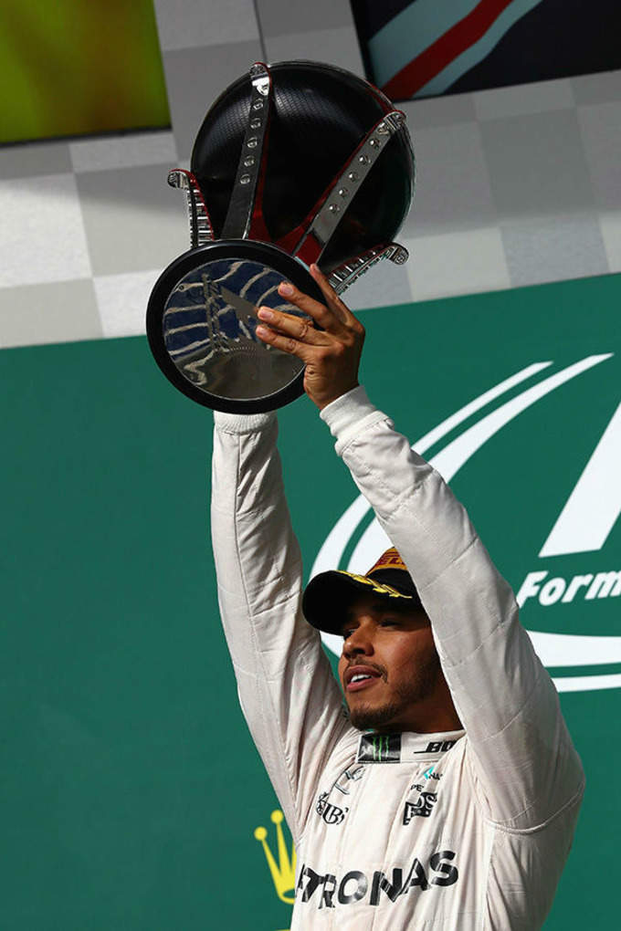 Lewis Hamilton wins US Grand Prix