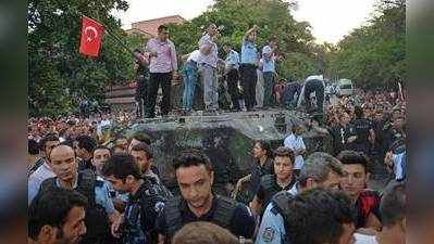 તુર્કીમાં હિંસક લશ્કરી બ‌ળવો નિષ્ફળ: ૨૫૦થી વધુનાં મોત