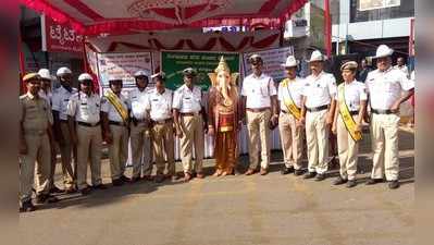 ಬೆಂಗಳೂರಿನಲ್ಲಿ ಸಂಚಾರ ನಿಯಮ ಉಲ್ಲಂಘಿಸಿದವರಿಗೆ ಬುದ್ಧಿ ಹೇಳಿದ ಗಣೇಶ!