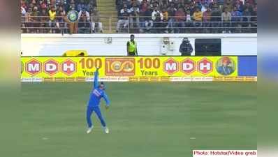 Manish Pandey స్టన్నింగ్ క్యాచ్‌తో వార్నర్ షాక్