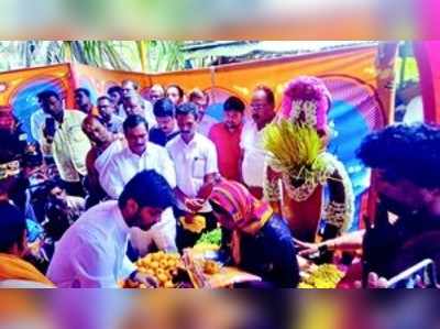 ಮಂಗಳಮುಖಿಯರಿಗೆ ವಿನಯ್‌ಗುರೂಜಿ ಗೌರವ