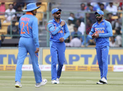 IND vs AUS : काळी पट्टी बांधून खेळत आहेत भारतीय खेळाडू