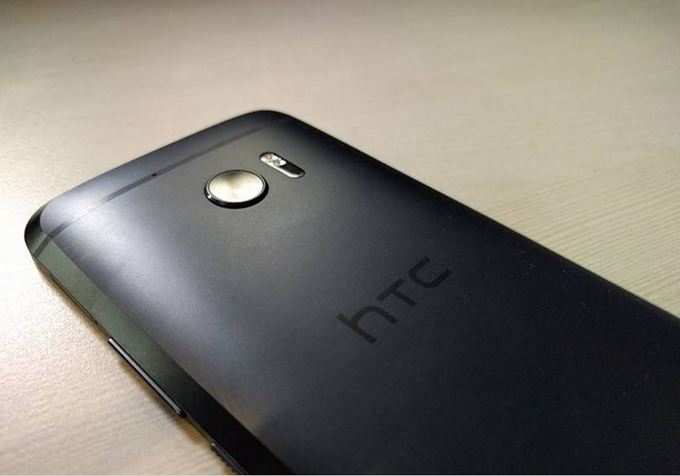 HTC 10 (Rs 10,000)
