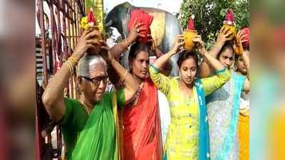 அந்திராவுக்கு ஒரே தலைநகர்: பெண் பக்தர்கள் நூதன வழிபாடு