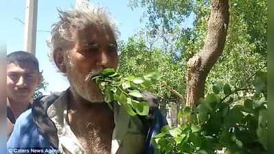 પાકિસ્તાનમાં બેરોજગાર માણસ 25 વર્ષથી પાંદડા ખાઈને જીવે છે!