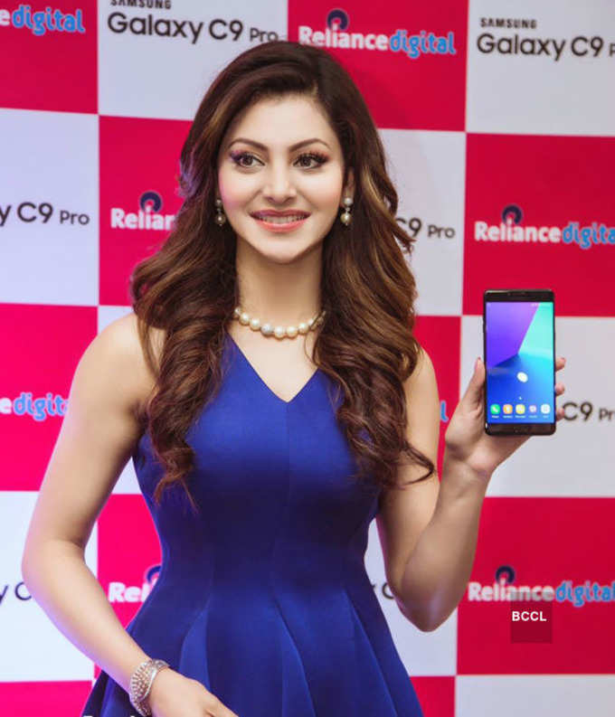 Urvashi unveils Samsung C9 Pro