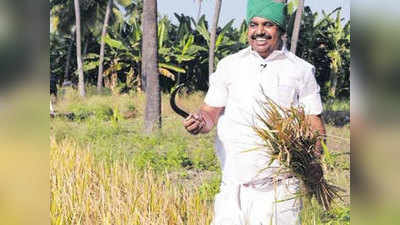 किसानी करते दिखे तमिलनाडु के सीएम पलानीस्वामी, उपराष्ट्रपति ने ट्वीट की फोटो, की तारीफ