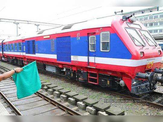 DEMU train with solar-powered coaches 