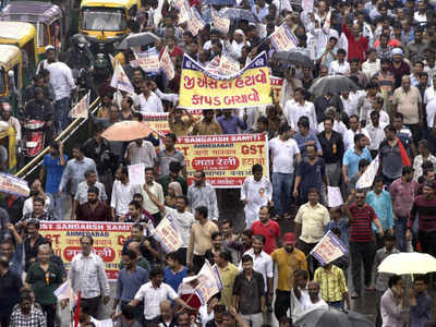 સુરતમાં GSTનો વિરોધ, હજારો કામદારોએ શહેર છોડ્યું