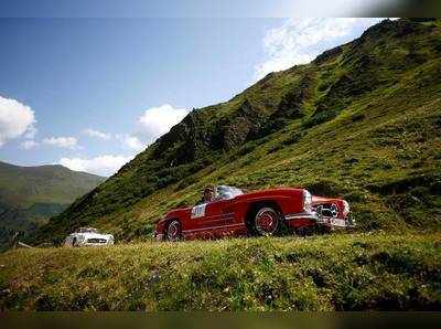 Classic car rally in Austrian Alps 