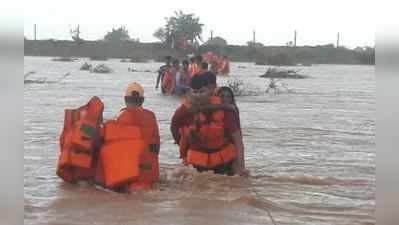 Pics: સૌરાષ્ટ્રના પૂરગ્રસ્ત વિસ્તારોમાં NDRF અને આર્મીનું રેસ્ક્યુ ઓપરેશન 