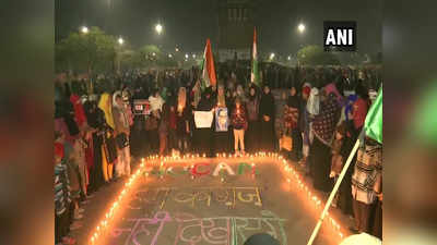 लखनऊ के शाहीन बाग में चौथे दिन भी प्रदर्शन जारी, शायर मुनव्‍वर राना की बेटी समेत कई के खिलाफ एफआईआर