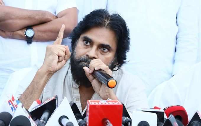 గుబురు గెడ్డంతో పవర్ స్టార్.. ఎంట్రీ మామూలుగా లేదుగా! 