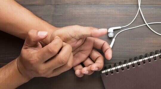 what does itchy left palm mean