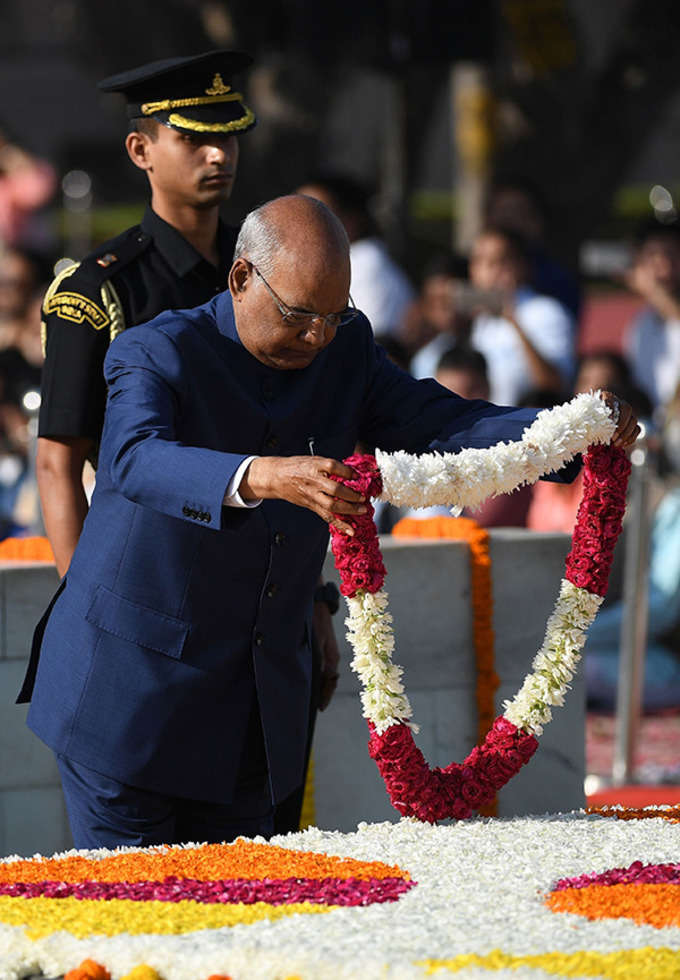 Nation pays tribute to Mahatma Gandhi