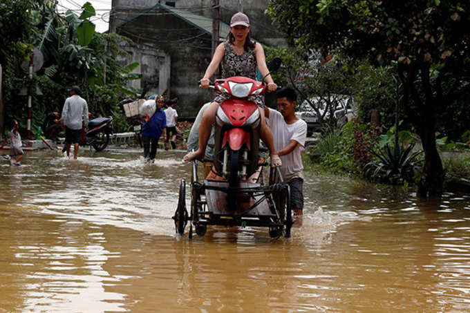 Flood wreaks havoc in Vietnam