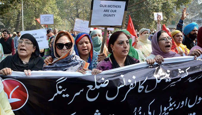 Kashmiri women protest against braid chopping