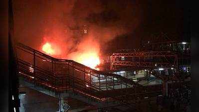 મુંબઈઃ બાંદ્રા સ્ટેશન પાસે ભીષણ આગની ઘટના