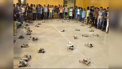 IITના વિદ્યાર્થીઓએ 45 રોબોટ્સથી સફાઇ કરી બનાવ્યો રેકોર્ડ