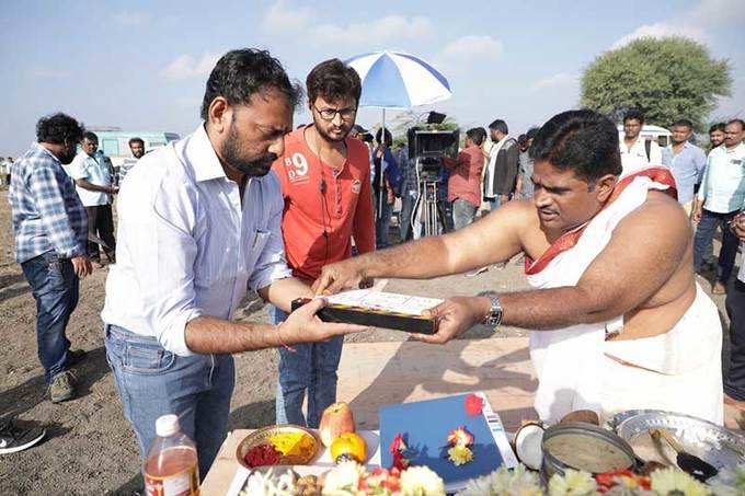 లొకేషన్‌లో పూజా కార్యక్రమాలు