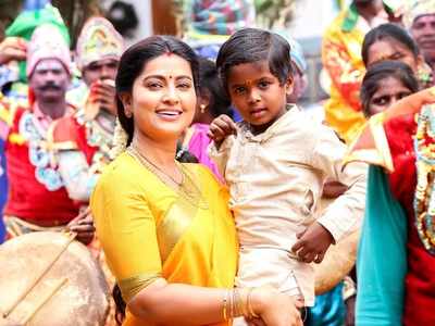 Pattas movie போலீஸ்காரர்களுடன் அசால்டா சண்டை போட்ட சினேகா: வீடியோ இதோ