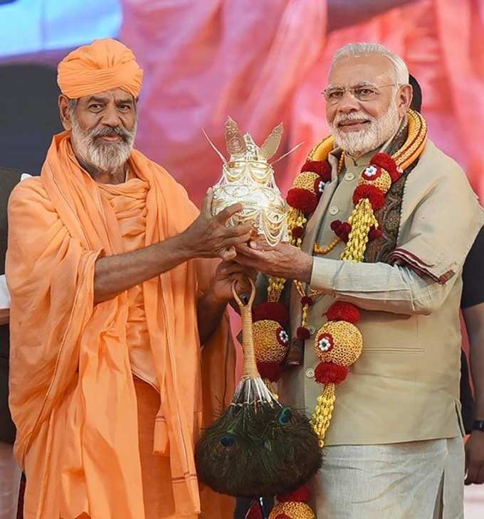 PM Modi attends Bahubali Mahamasthakabhisheka Mahotsava