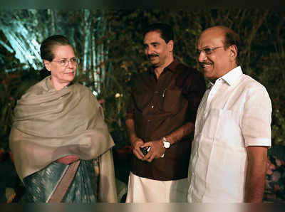 Sonia Gandhi hosts dinner for opposition parties 