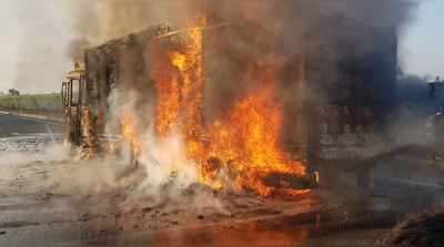 અમદાવાદ-વડોદરા એક્સપ્રેસ હાઈવે પર ટ્રકમાં લાગી આગ