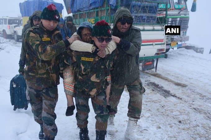 Army rescues stranded tourists near Tawang