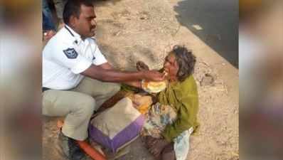 ટ્રાફિક પોલીસે બેઘર મહિલાને પોતાના હાથેથી ખાવાનું ખવડાવ્યું