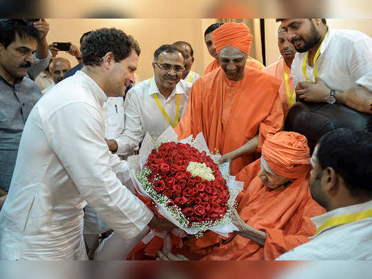 Rahul Gandhi visits Siddaganga Mutt 