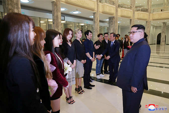 Kim Jong Un meets K-pop stars