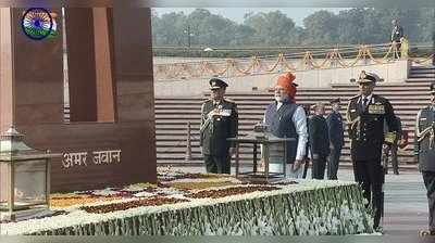 दिल्ली: राष्ट्रीय युद्ध स्मारकावर पंतप्रधानांनी शहिदांना वाहिली श्रद्धांजली