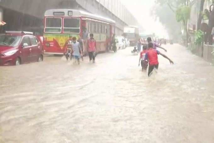 મુંબઈમાં વરસાદ, BMC એલર્ટ પર