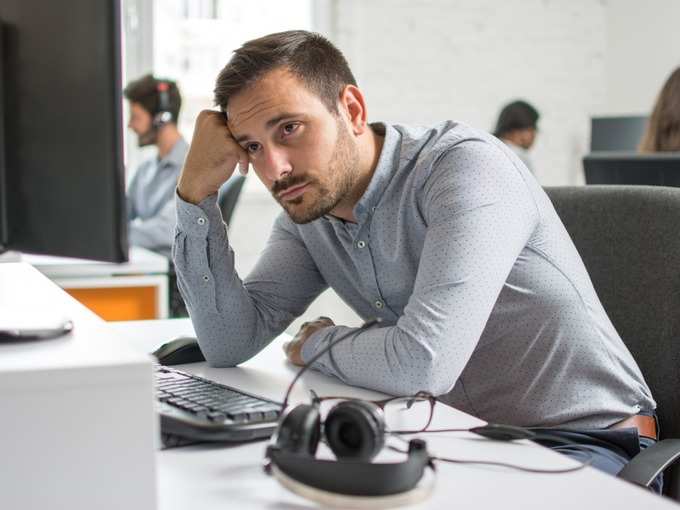 how to sit in front of a computer