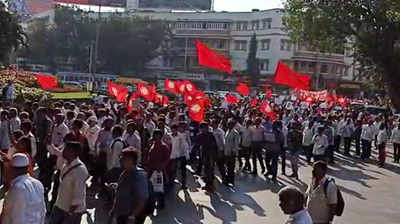 बेस्टच्या खासगीकरणाविरोधात कामगारांचा लाँग मार्च