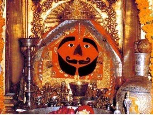 દાઢી-મૂછવાળા હનુમાનજીઃ મુસ્લીમ કારીગરોએ બનાવેલ મંદિરમાં ચમત્કાર માટે ભક્તોની લાગે છે ભીડ 