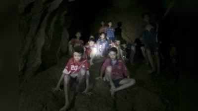 થાઈલેન્ડઃ ગુફામાં ફસાયેલા 12 બાળકો અને કોચને બચાવાયાં