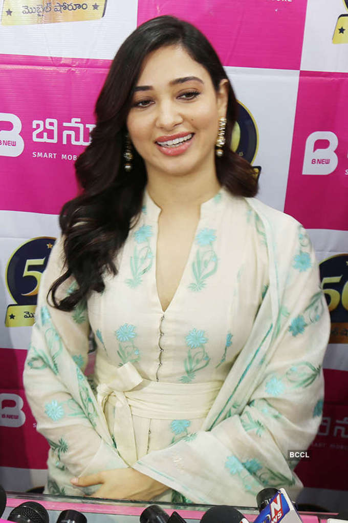 Tamannaah launches mobile store