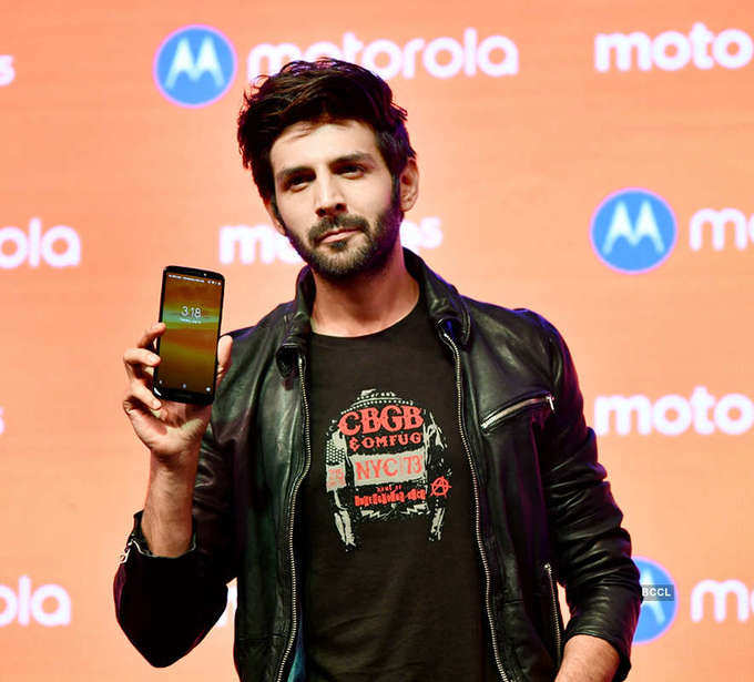 Kartik Aaryan launches Moto E5, Moto E5 Plus