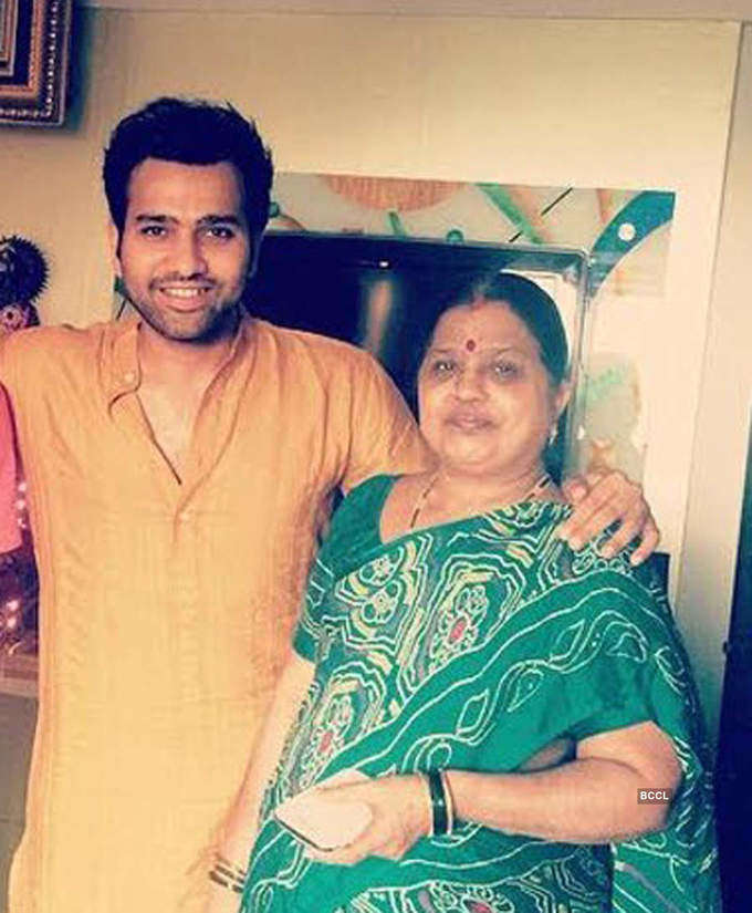 Cute pictures of Indian cricketers and their moms