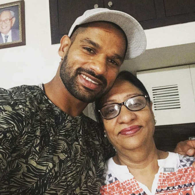 Cute pictures of Indian cricketers and their moms