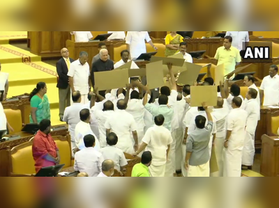 ഗവർണറെ തടഞ്ഞ് പ്രതിപക്ഷം, പ്രതിഷേധം മറികടന്ന് നയപ്രഖ്യാപനം; കേരള നിയമസഭയിൽ നാടകീയ രംഗങ്ങൾ