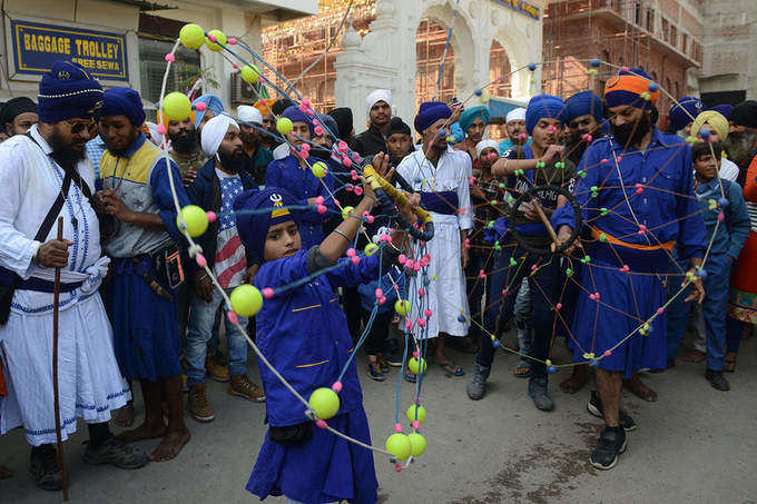 Nation celebrates Guru Nanak Jayanti with religious fervour
