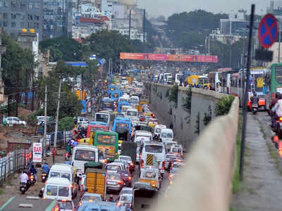 Traffic Congestion: വർഷത്തിൽ 10 ദിവസം ട്രാഫിക്ക് ബ്ലോക്കിൽ, പാവം ബെംഗളൂരുകാർ