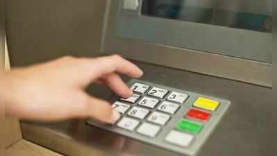 લોન લેવા ગયો યુવક, બેન્ક મેનેજરે આપી ATMમાંથી પૈસા ચોરવાની ટ્રેનિંગ